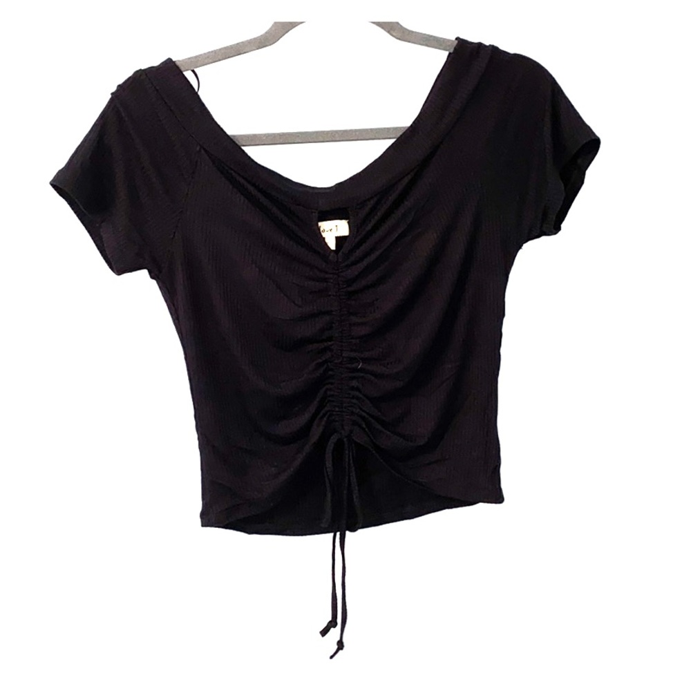 Scoop neck draw strong top
